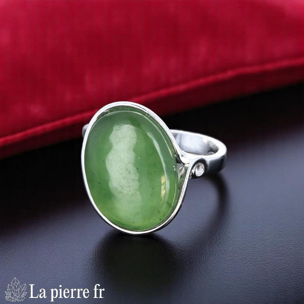 Bague Jade Vert Ovale en Argent Rhodié Moderne (Maia)