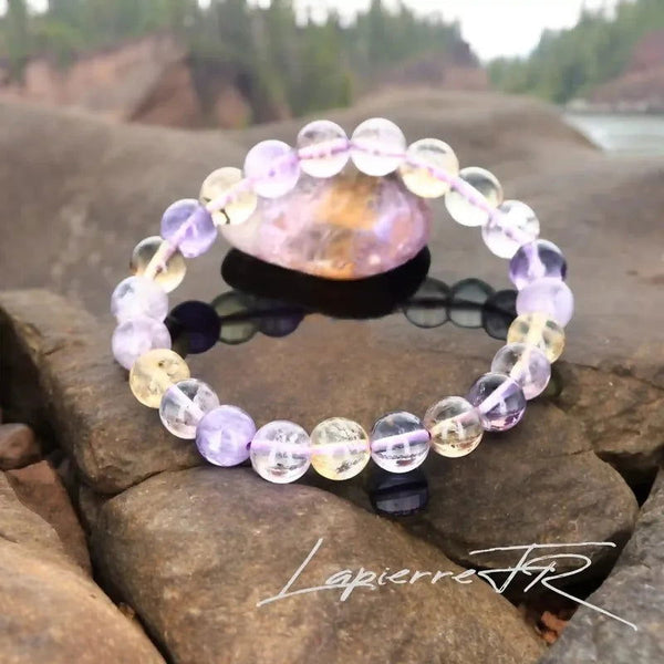 Bracelet pierre naturelle en Amétrine véritable, bijou de lithothérapie violet et doré pour l’harmonie, la clarté d’esprit et l’énergie positive. Bracelet sur mesure pour femme et homme – La Pierre FR.