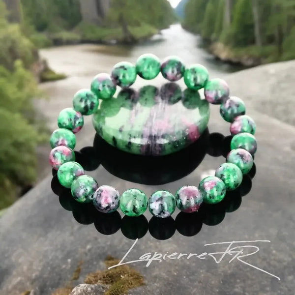 Bracelet pierre naturelle en Rubis Zoïsite véritable, bijou de lithothérapie vert et rouge pour l’énergie vitale, l’équilibre émotionnel et l’harmonie intérieure. Bracelet sur mesure pour femme et homme – La Pierre FR.