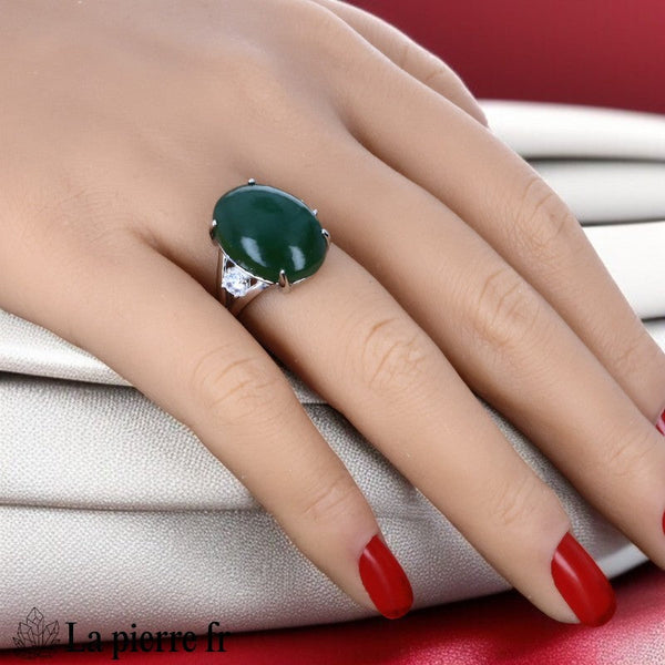 Grande bague vintage pour femme en argent rhodié avec pierre en Jade Vert véritable 13x18mm et accents de zircone.