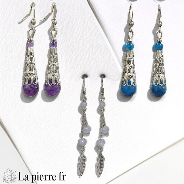 boucles d'oreilles bohème intégrant plusieurs petites pierres naturelles différentes.