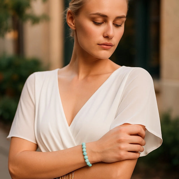 bracelet amazonite femme perles 6 mm porté au poignet – La Pierre FR