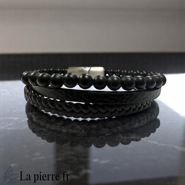 Bracelet homme multi-rangs La Pierre Fr avec cuir et perles Onyx Noir 6mm, fermoir acier, design moderne et protecteur.