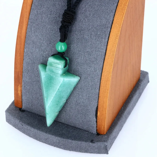 Collier-Pendentif Aventurine Verte en forme de flèche: La Pierre de la Chance et de la Réussite