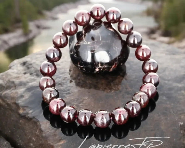 Bracelet pierre rouge : signification, vertus & bienfaits