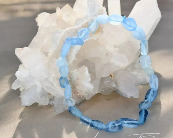 Bracelet chakra gorge : signification, vertus & pierres associées