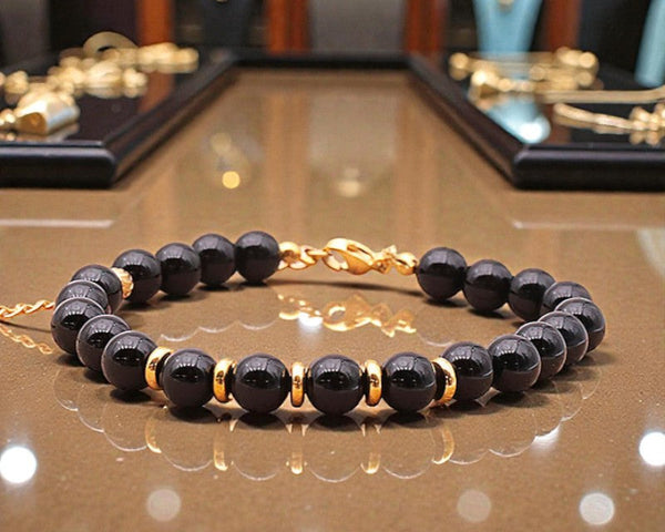 Bracelet pierre noire : signification, vertus & bienfaits