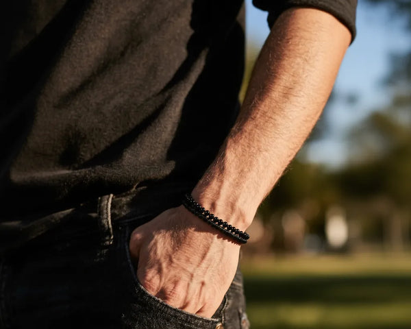 Bijoux homme en pierre naturelle : bracelets en perles, cuir et pierres noires — La Pierre FR