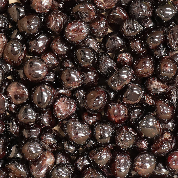 Grenat Rouge (Almandin) : Vertus, Origine, Propriétés & Guide Complet (Lithothérapie)