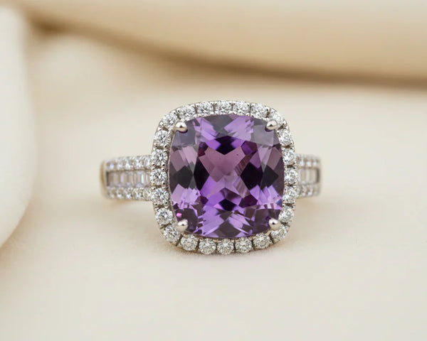 Bague en améthyste violette pour les noces d'améthyste, 48 ans de mariage
