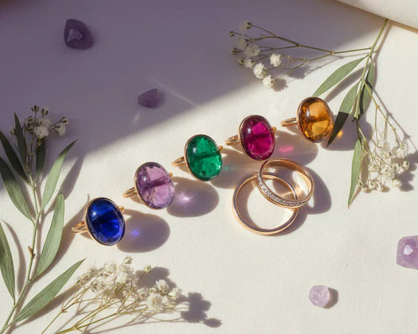 Bijoux en pierres naturelles pour les noces et anniversaires de mariage : saphir, émeraude, améthyste, rubis et ambre