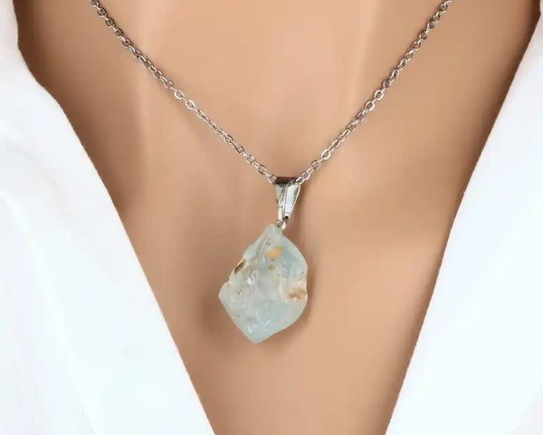 Pendentif en pierre bleue topaze bleue naturelle - La Pierre FR