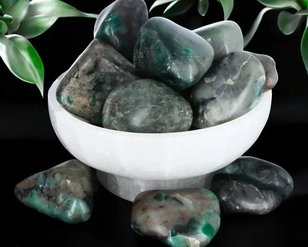 Malachite et emeraude, comparatif de deux pierres vertes du coeur - La Pierre FR