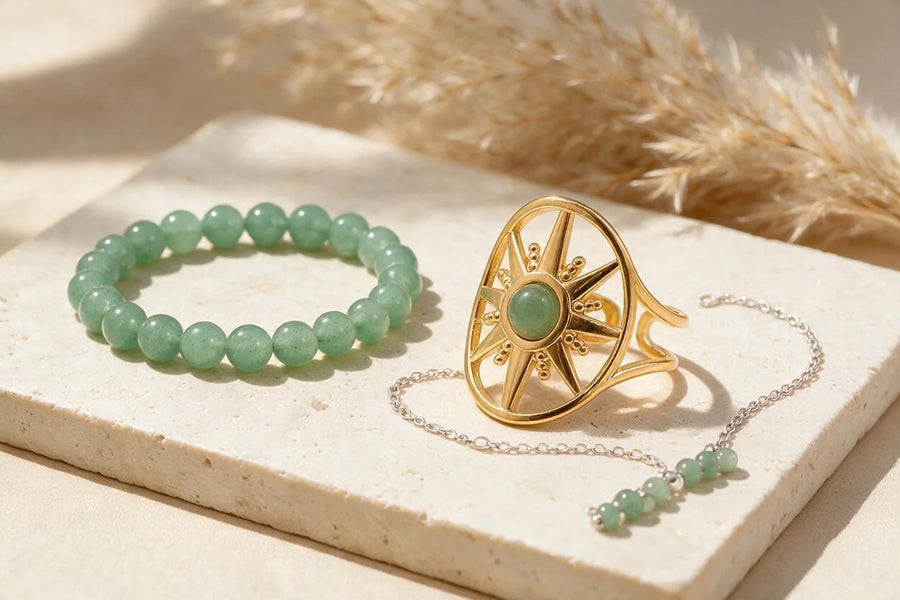 Aventurine verte, pierre naturelle, sur travertin