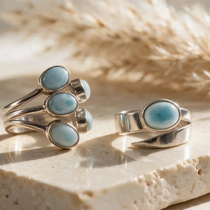 Bagues en Larimar Véritable, pierre naturelle, sur travertin