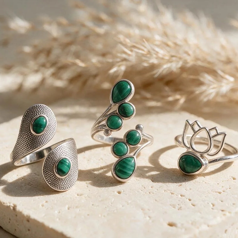 Bagues en Malachite Véritable, pierre naturelle, sur travertin