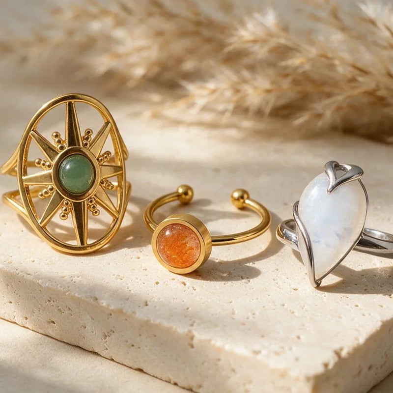 Bague avec pierre naturelle, sur travertin