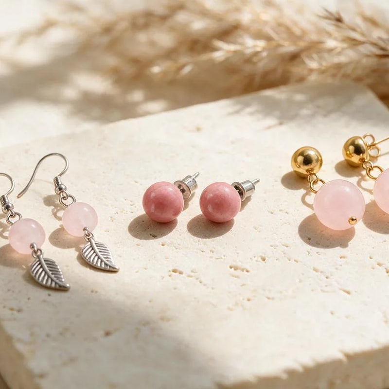 Boucles d'oreilles pierre rose, sur travertin