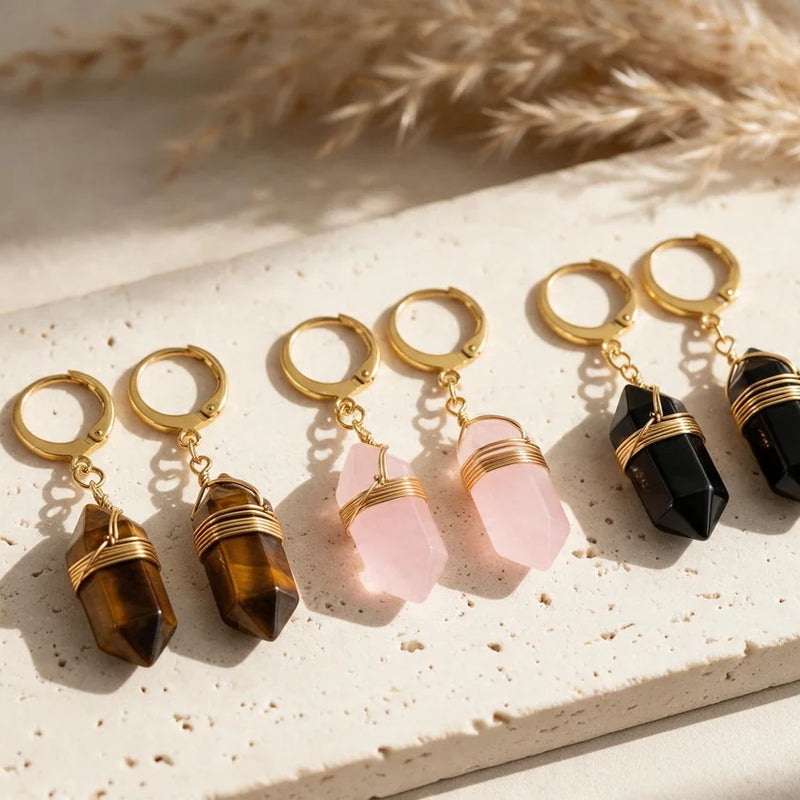 Boucles d'oreilles pointe en pierre naturelle, sur travertin
