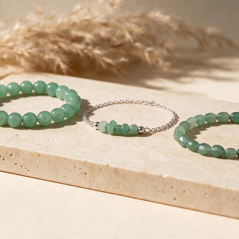 Bracelet aventurine, pierre naturelle, sur travertin