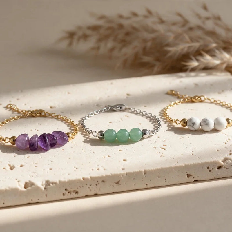 Bracelets en pierres fines pour femme, sur travertin
