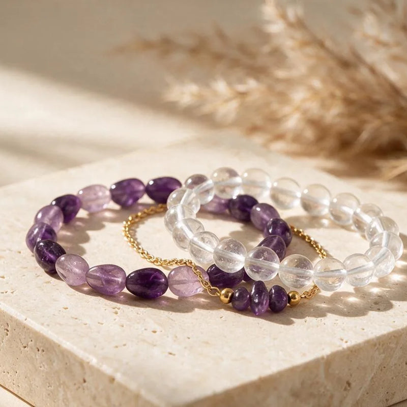 Bracelets en quartz, pierre naturelle, sur travertin
