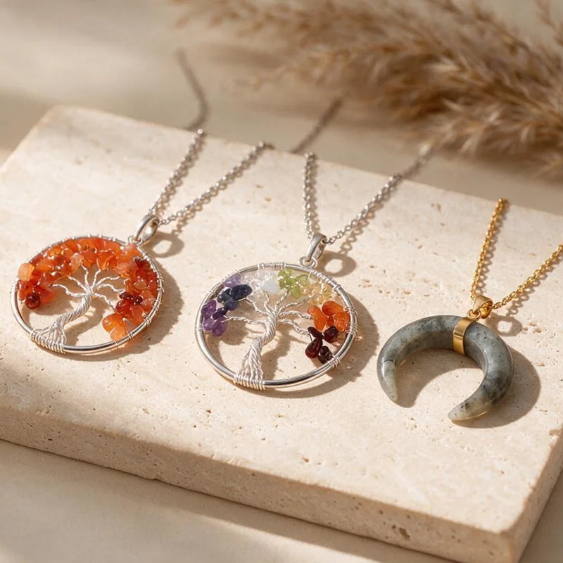 Pendentif géométrie sacrée en pierre naturelle, sur travertin
