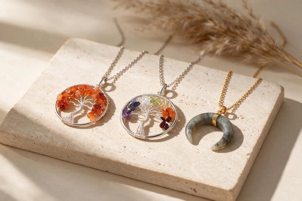Pendentif géométrie sacrée en pierre naturelle, sur travertin