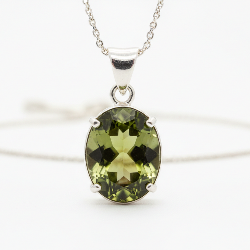 Pendentif en péridot naturel véritable monté sur argent 925 rhodié