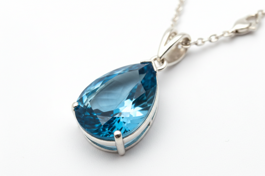 Pendentif en topaze bleue naturelle véritable monté sur argent 925 rhodié