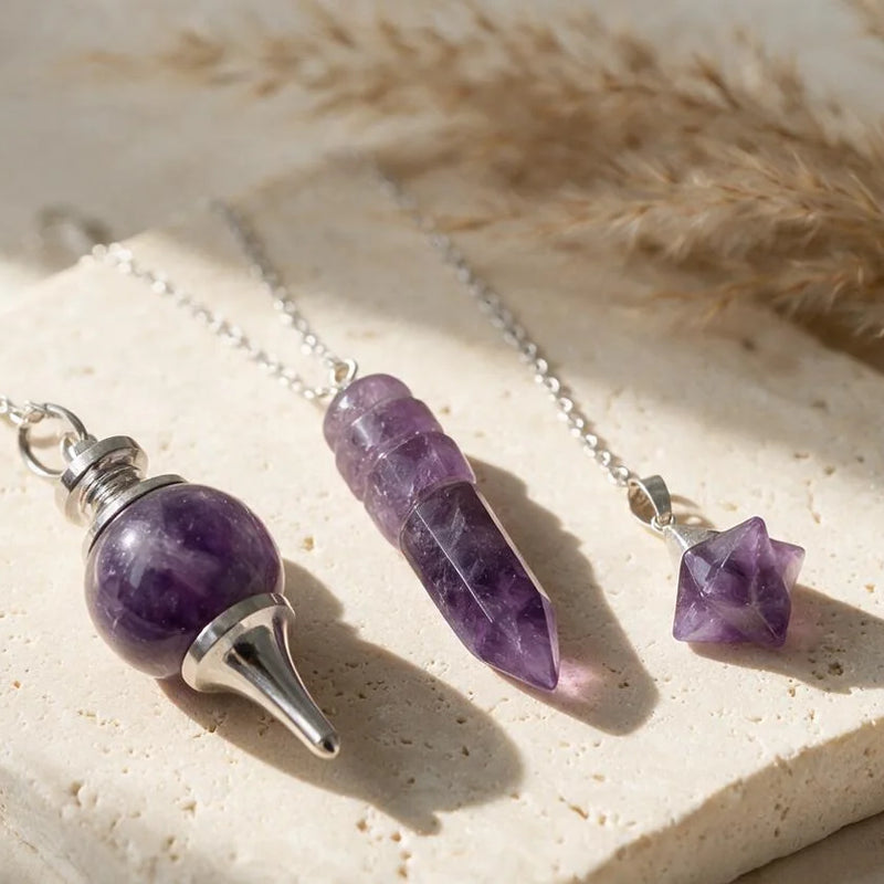 Pendules Pierres Naturelles, sur travertin