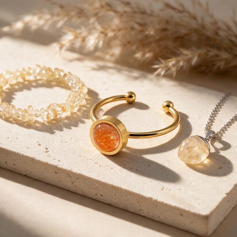 Pierres et bijoux du chakra plexus solaire, sur travertin