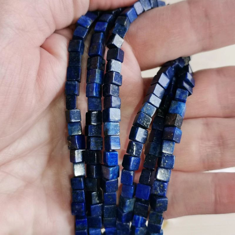 Perles cubiques de Lapis Lazuli véritable, bleu intense moucheté de pyrite dorée, pour créations