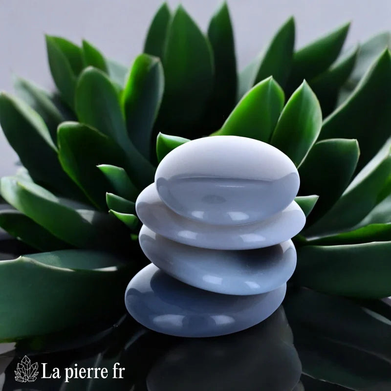 Vue du galet plat d'Agate, pierre naturelle apaisante pour lithothérapie