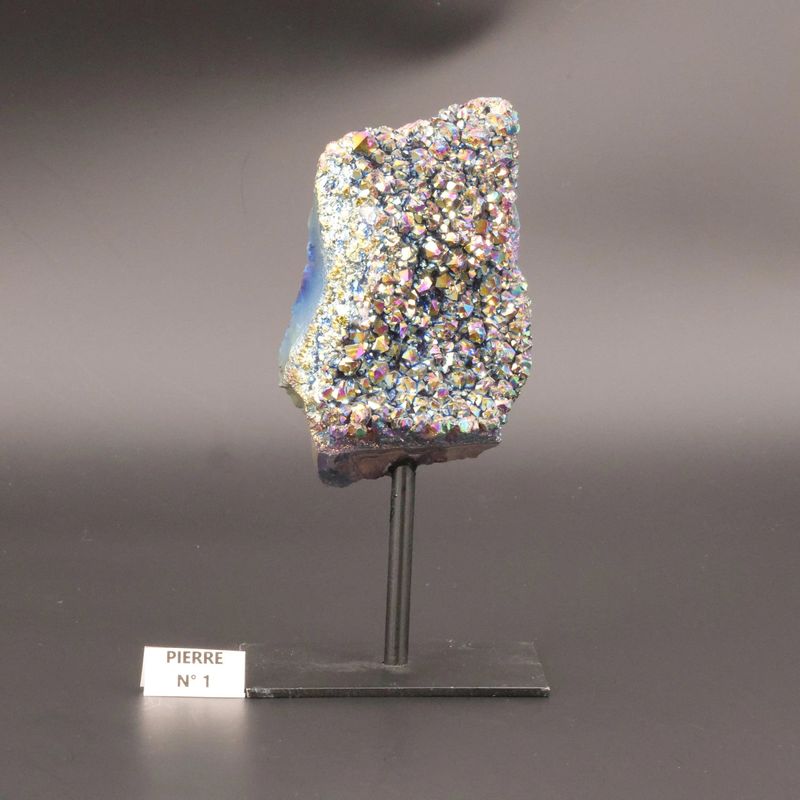 Géode d'Améthyste Aqua Aura sur pied, cristaux aux reflets irisés pour décoration