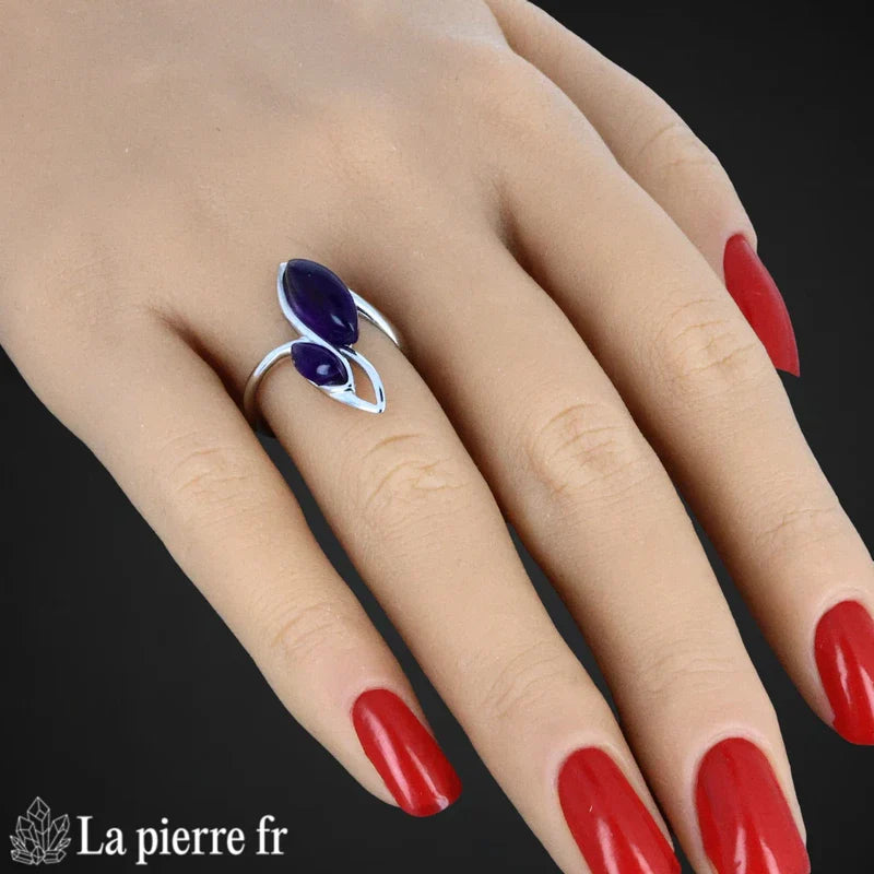 Détail de la bague Améthyste Cristallia, pierre naturelle violette sur argent