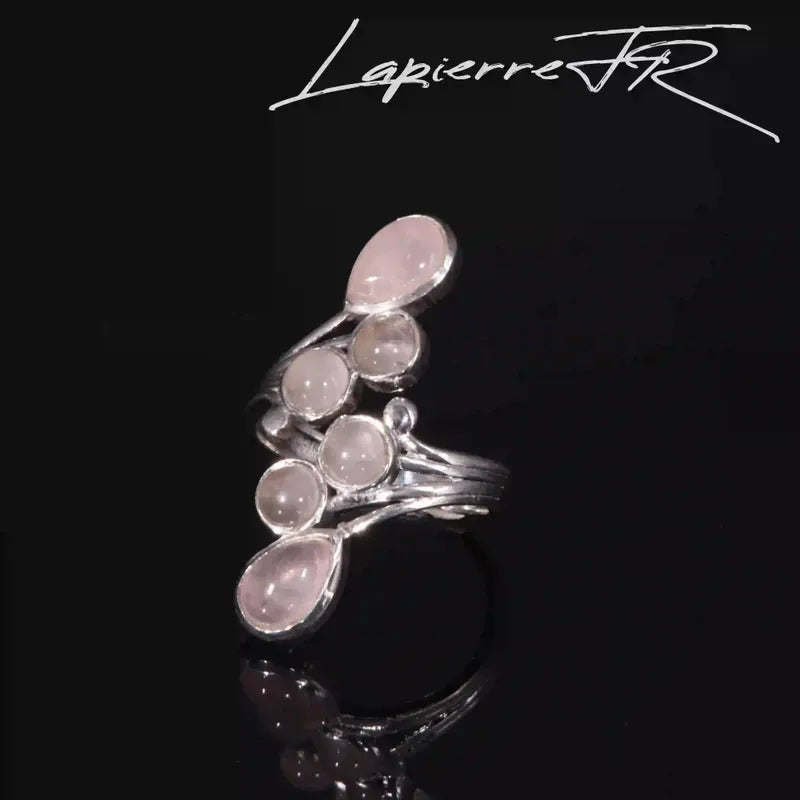 Détail de la bague en Quartz Rose, pierre naturelle rose tendre sur argent 925