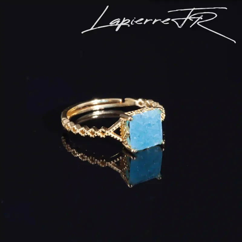 Bague Apatite Bleue plaqué Or — Carrée martelée (Azura)