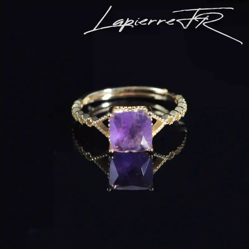 Détail de la bague Améthyste « Quadra », pierre naturelle violette sur plaqué Or