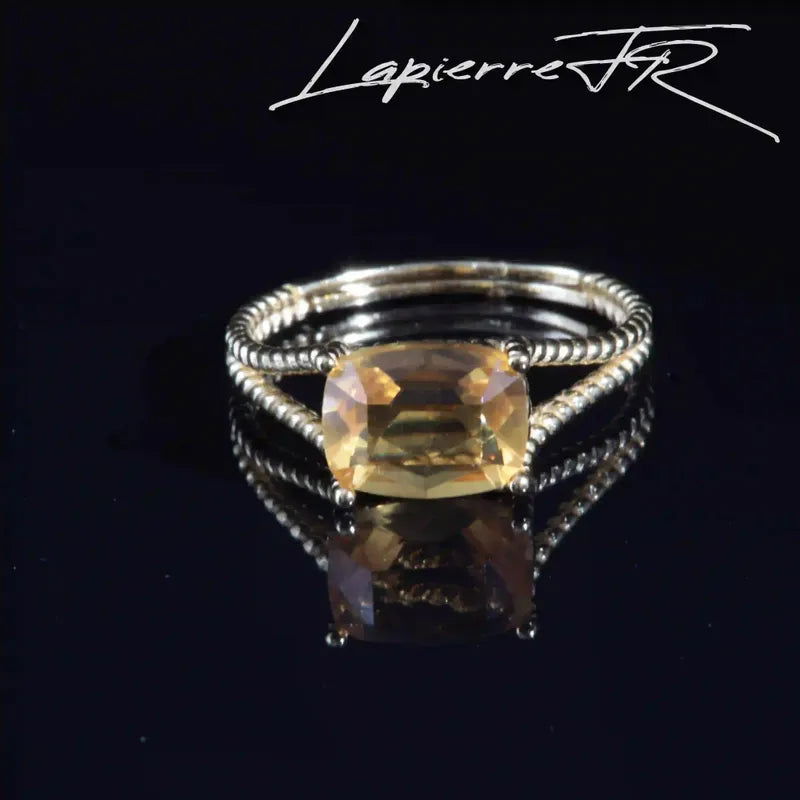 Bague Citrine plaqué Or portée au doigt, pierre naturelle de joie, bijou de lithothérapie