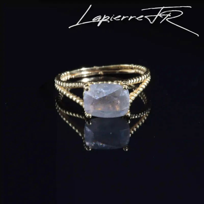 Détail de la bague Labradorite « Éclat Doré », pierre naturelle chatoyante sur plaqué Or
