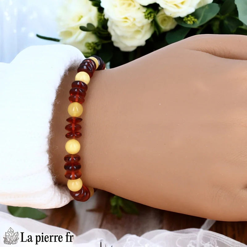 Bracelet unisexe au design original en Ambre de la Baltique, perles pastilles cognac et boules miel sur fil élastique.