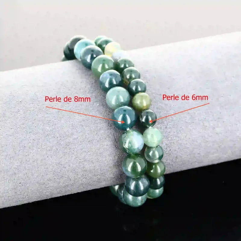 Détail inclusions vertes type "mousse" du bracelet pierre naturelle Agate Mousse véritable. Qualité lithothérapie pour abondance et équilibre.