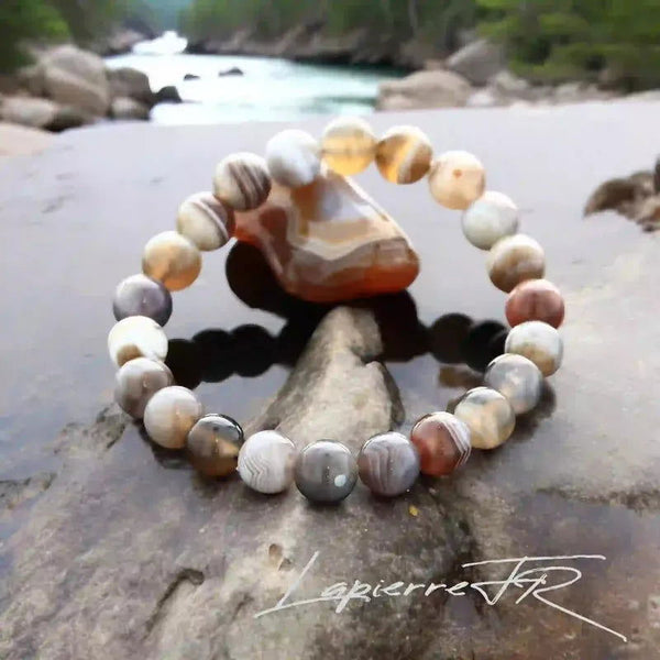 Bracelet pierre naturelle véritable Agate du Botswana (gris/rose/pêche) aux fines bandes, perles rondes pour lithothérapie, positivité et protection.
