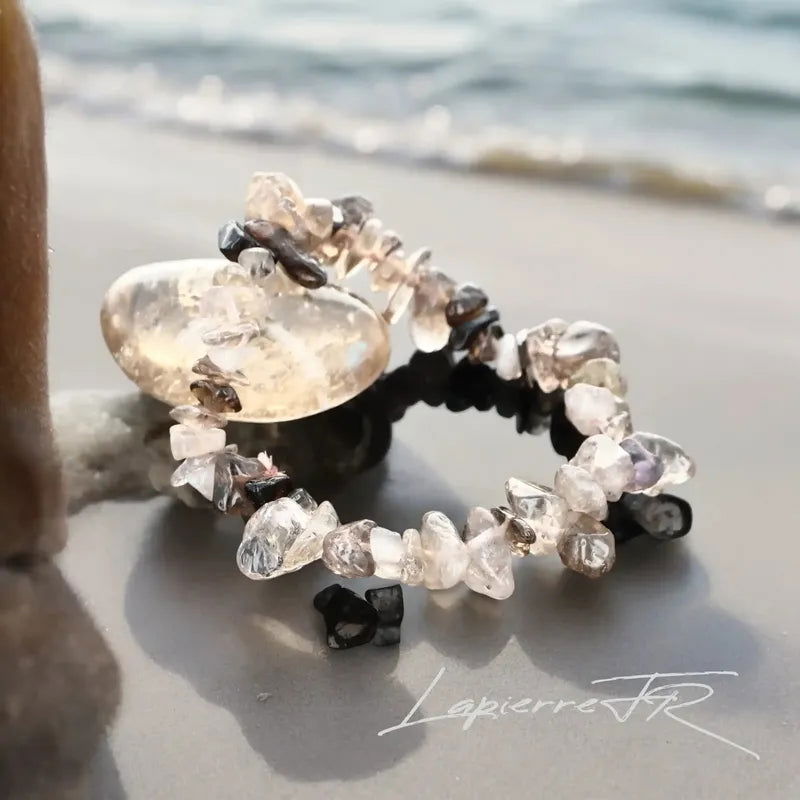 Détail des perles de Quartz Fumé du bracelet, pierre naturelle translucide de lithothérapie