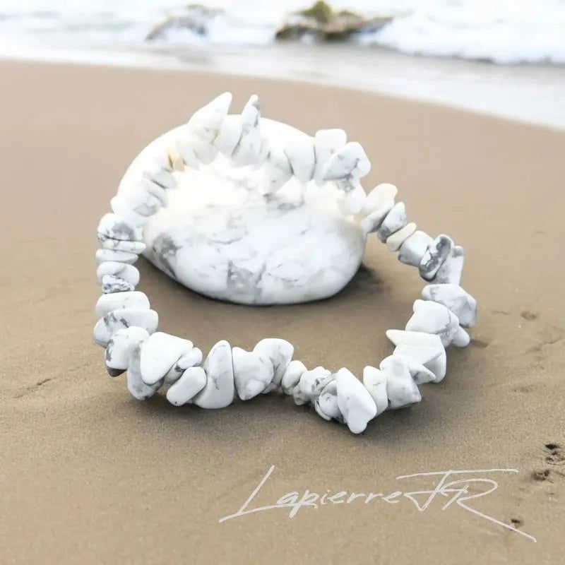 Détail des perles de Howlite Blanche du bracelet, pierre naturelle blanche d'apaisement
