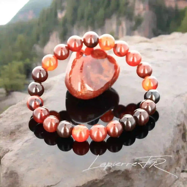 Détail perles rubanées colorées du bracelet pierre naturelle Agate Rubanée véritable. Qualité lithothérapie pour protection et apaisement.