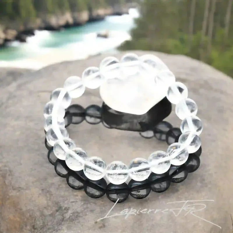 Bracelet pierre naturelle en Cristal de Roche véritable, bijou de lithothérapie transparent pour la clarté d’esprit, l’harmonie et l’amplification énergétique. Bracelet sur mesure pour femme et homme – La Pierre FR.