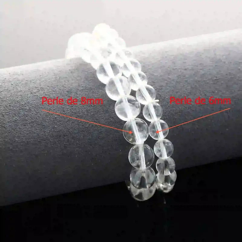 Bracelet de lithothérapie en Cristal de Roche véritable porté, bijou pierre naturelle pure pour harmoniser tous les chakras et guérir.