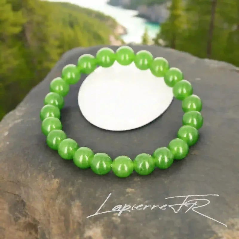 Bracelet pierre naturelle en Jade Vert véritable, bijou de lithothérapie vert pour la chance, l’harmonie et l’équilibre intérieur. Bracelet sur mesure pour femme et homme – La Pierre FR.